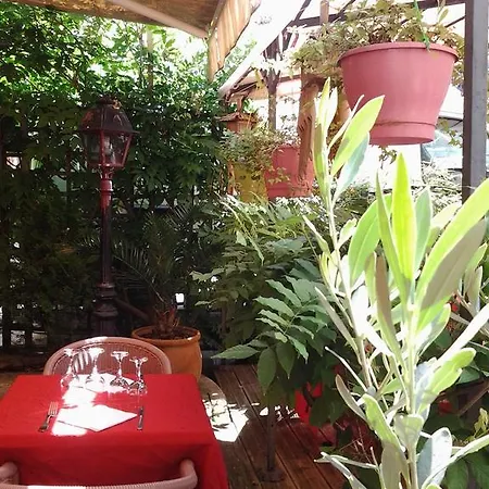 Hotel Restaurant Henri Iv *