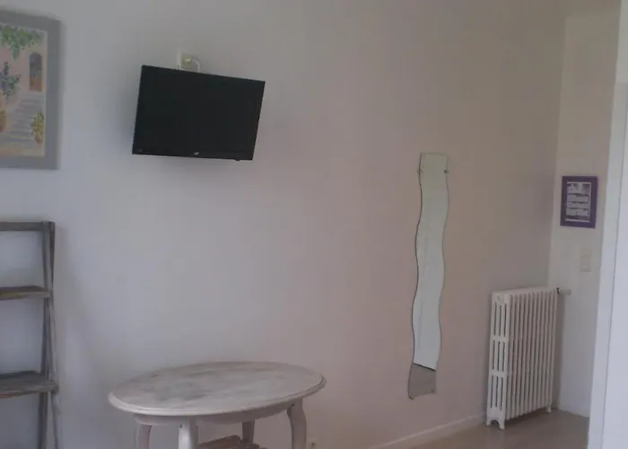 Hotel Restaurant Henri Iv *